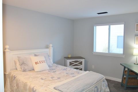 Tiny photo for 945 Hanks Street, Klamath Falls, OR 97601 (MLS # 220213250)