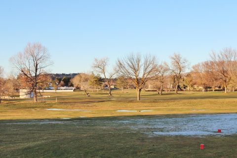 Tiny photo for 945 Hanks Street, Klamath Falls, OR 97601 (MLS # 220213250)