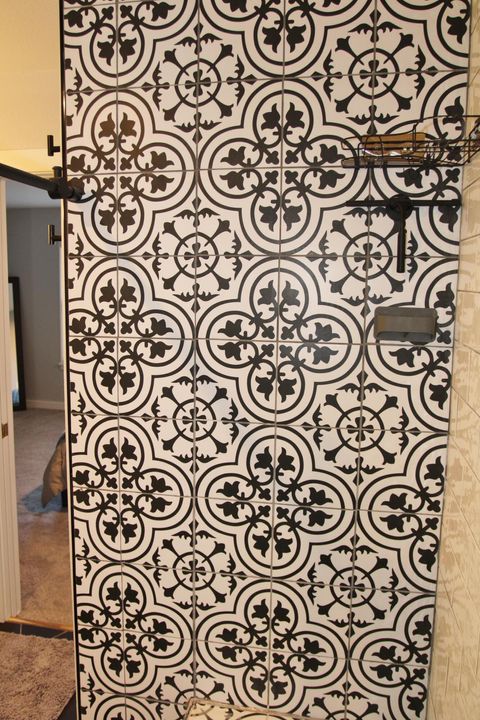 Tiny photo for 945 Hanks Street, Klamath Falls, OR 97601 (MLS # 220213250)