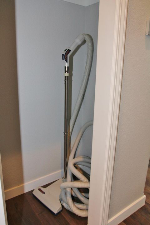 Tiny photo for 945 Hanks Street, Klamath Falls, OR 97601 (MLS # 220213250)