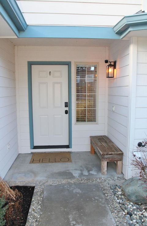 Tiny photo for 945 Hanks Street, Klamath Falls, OR 97601 (MLS # 220213250)