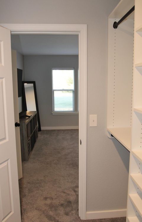 Tiny photo for 945 Hanks Street, Klamath Falls, OR 97601 (MLS # 220213250)