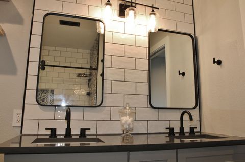 Tiny photo for 945 Hanks Street, Klamath Falls, OR 97601 (MLS # 220213250)