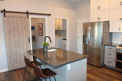 Tiny photo for 945 Hanks Street, Klamath Falls, OR 97601 (MLS # 220213250)