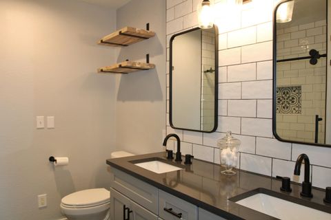 Tiny photo for 945 Hanks Street, Klamath Falls, OR 97601 (MLS # 220213250)