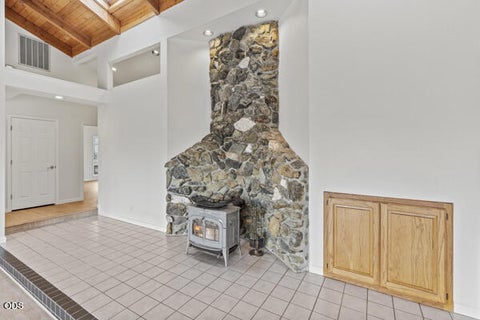 Tiny photo for 465 Strawberry Hill Lane, Jacksonville, OR 97530 (MLS # 220224388)