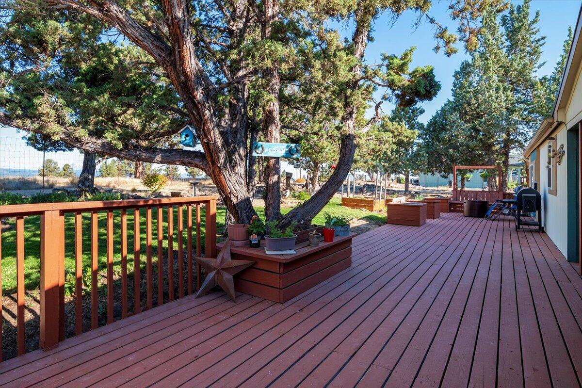 8562 SW Crater Loop Road