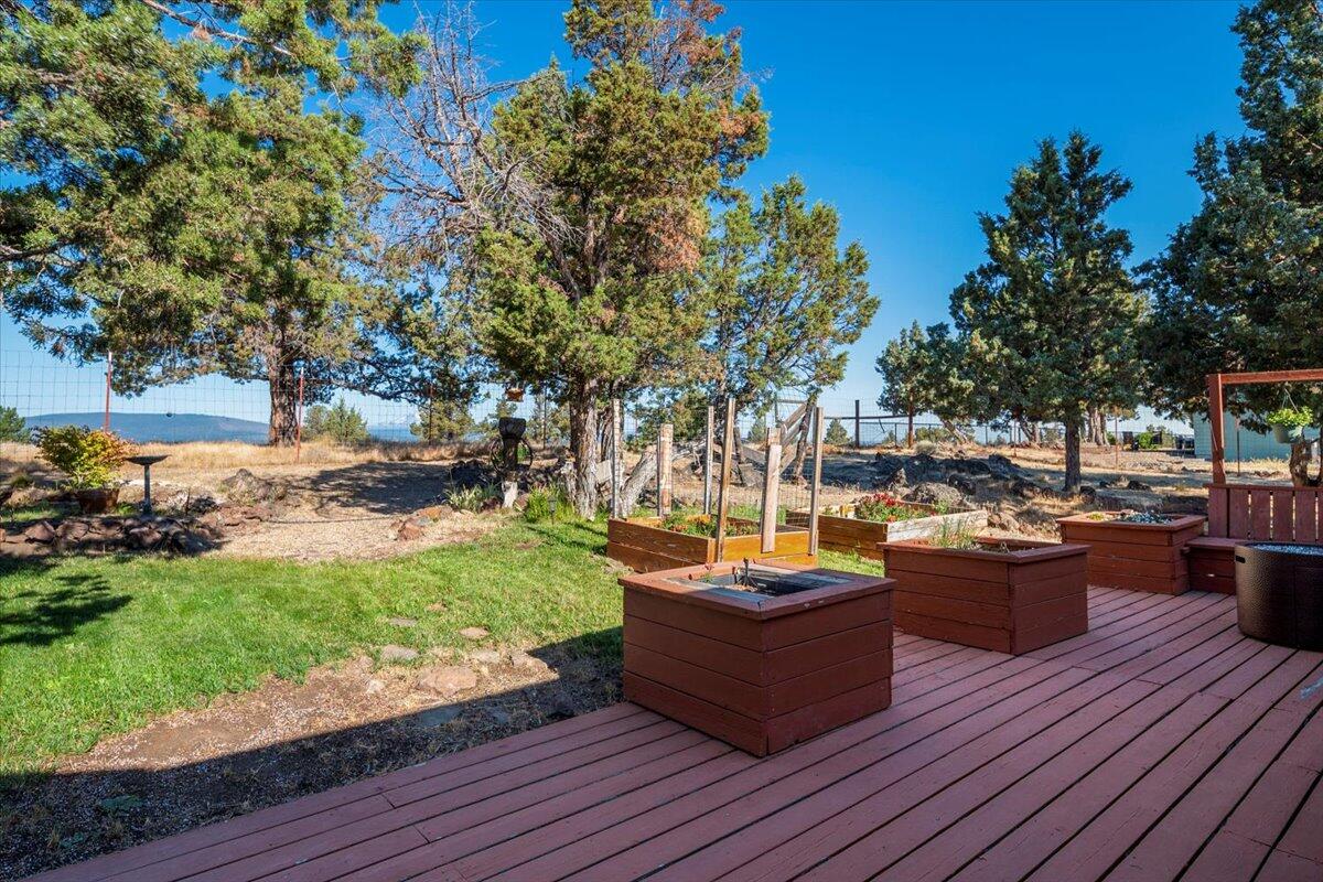 8562 SW Crater Loop Road