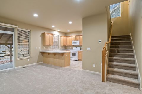 Tiny photo for 63020 NE Amherst Place, Bend, OR 97701 (MLS # 220212489)