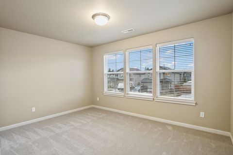 Tiny photo for 63020 NE Amherst Place, Bend, OR 97701 (MLS # 220212489)