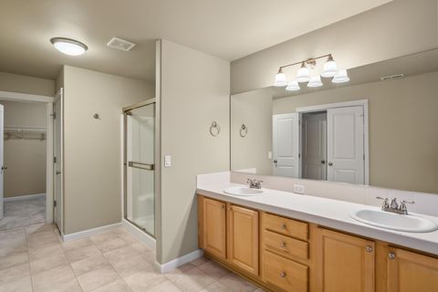 Tiny photo for 63020 NE Amherst Place, Bend, OR 97701 (MLS # 220212489)