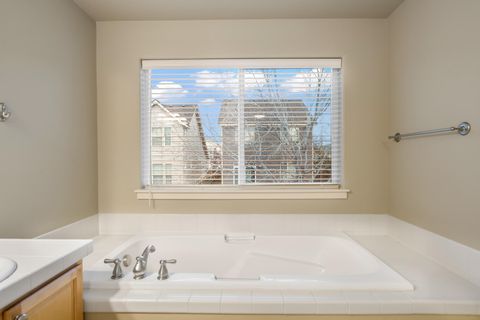 Tiny photo for 63020 NE Amherst Place, Bend, OR 97701 (MLS # 220212489)