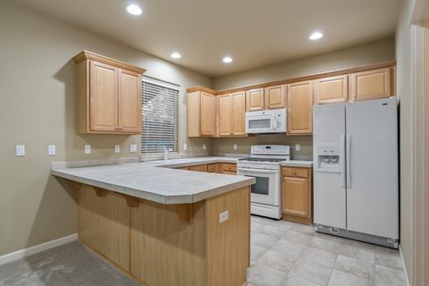 Tiny photo for 63020 NE Amherst Place, Bend, OR 97701 (MLS # 220212489)