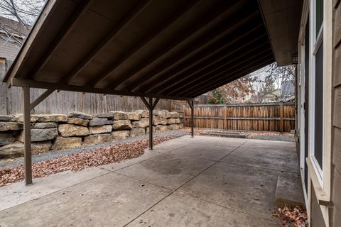 Tiny photo for 63020 NE Amherst Place, Bend, OR 97701 (MLS # 220212489)