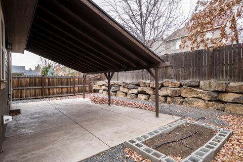 Tiny photo for 63020 NE Amherst Place, Bend, OR 97701 (MLS # 220212489)