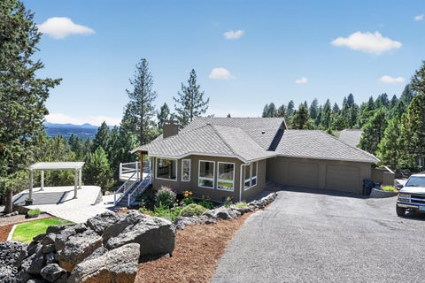 Photo of 1573 NW City View Drive, Bend, OR 97703 (MLS # 220229607)