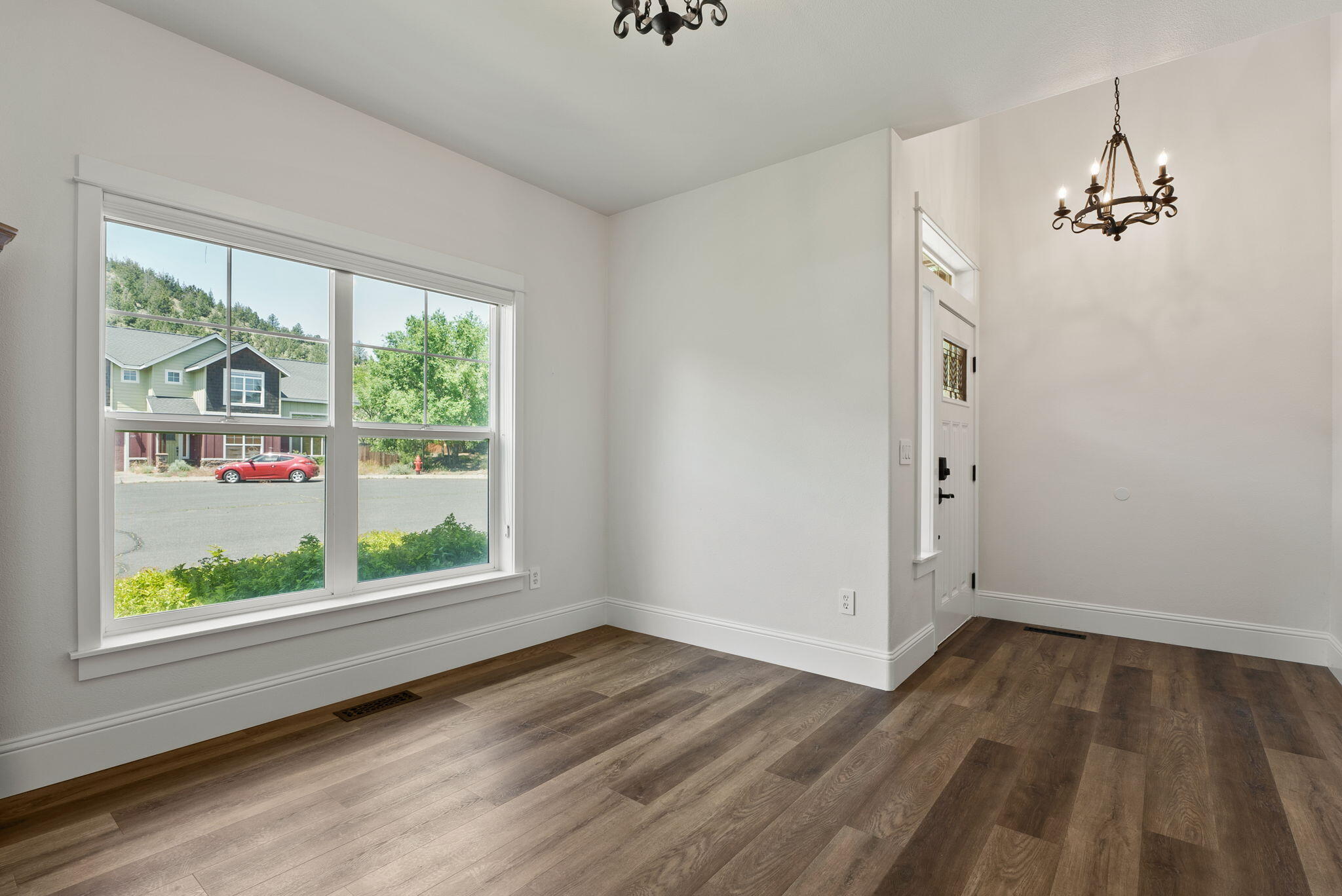 1072 NE Parkview Court