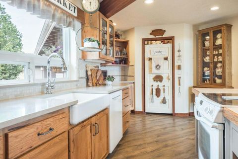 Tiny photo for 61140 Obernolte Road, Bend, OR 97701 (MLS # 220209932)