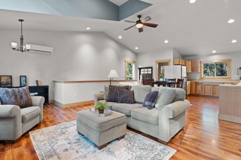 Tiny photo for 69288 Stetson, Sisters, OR 97759 (MLS # 220214803)