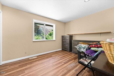 Tiny photo for 1040 Wards Creek Road, Rogue River, OR 97537 (MLS # 220225114)