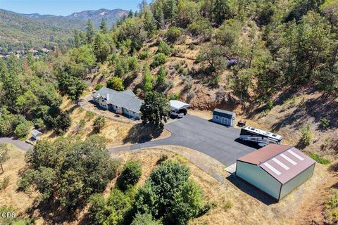 Tiny photo for 1040 Wards Creek Road, Rogue River, OR 97537 (MLS # 220225114)