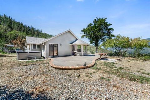 Tiny photo for 1040 Wards Creek Road, Rogue River, OR 97537 (MLS # 220225114)