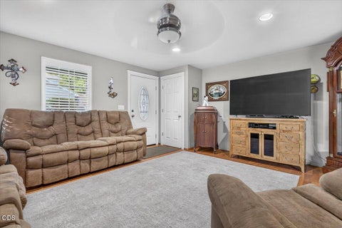 Tiny photo for 207 Maxwell Place, Central Point, OR 97502 (MLS # 220227030)