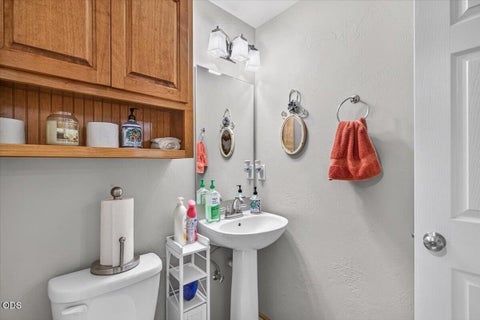 Tiny photo for 207 Maxwell Place, Central Point, OR 97502 (MLS # 220227030)