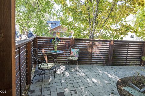 Tiny photo for 909 NW Delaware Avenue, Bend, OR 97703 (MLS # 220222734)
