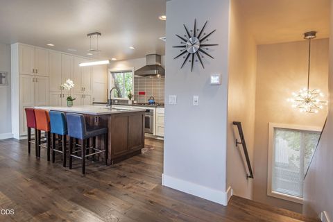 Tiny photo for 909 NW Delaware Avenue, Bend, OR 97703 (MLS # 220222734)