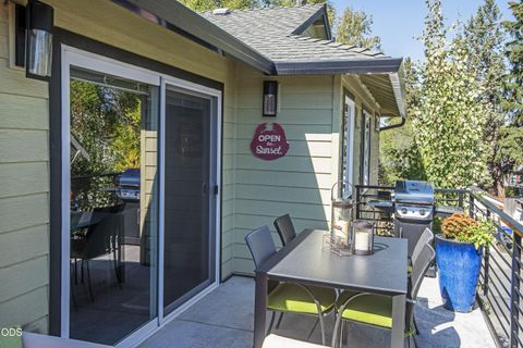 Tiny photo for 909 NW Delaware Avenue, Bend, OR 97703 (MLS # 220222734)