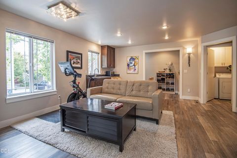 Tiny photo for 909 NW Delaware Avenue, Bend, OR 97703 (MLS # 220222734)