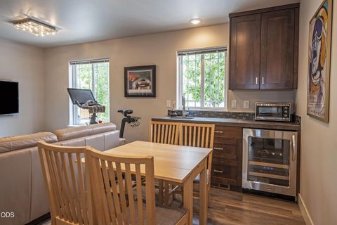 Tiny photo for 909 NW Delaware Avenue, Bend, OR 97703 (MLS # 220222734)