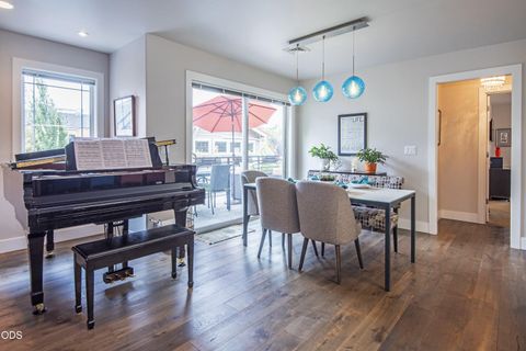 Tiny photo for 909 NW Delaware Avenue, Bend, OR 97703 (MLS # 220222734)