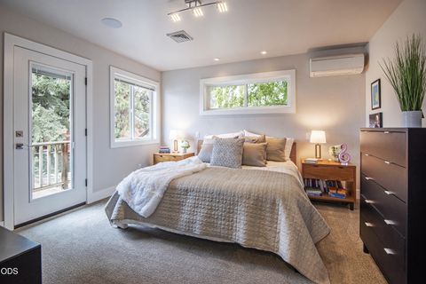 Tiny photo for 909 NW Delaware Avenue, Bend, OR 97703 (MLS # 220222734)