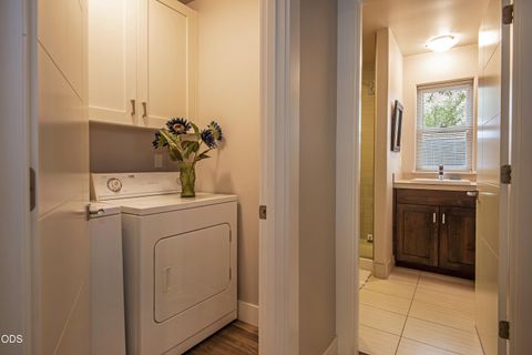 Tiny photo for 909 NW Delaware Avenue, Bend, OR 97703 (MLS # 220222734)