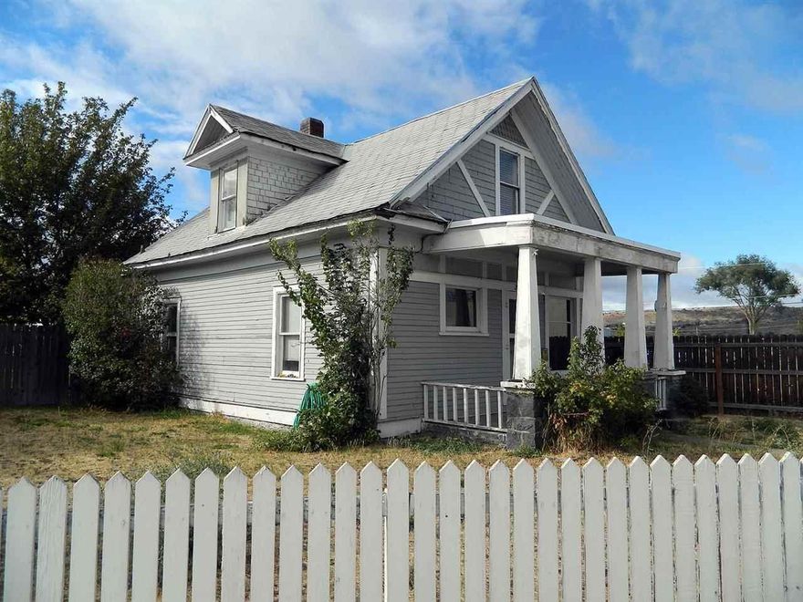 This Property Is Located Right On S. 6th St. With Alley Access And High Traffic Flow. It Would Be A Great Property For A Cpa Or Any Other Home Base Office Business.