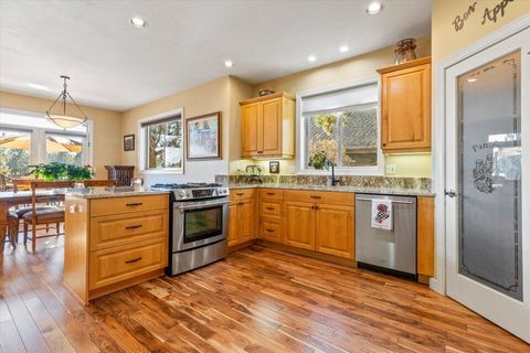 Tiny photo for 113 NW Gander Court, Bend, OR 97703 (MLS # 220219883)