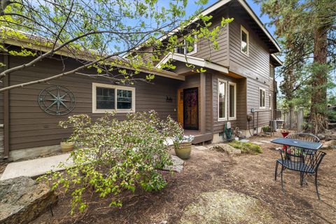 Tiny photo for 113 NW Gander Court, Bend, OR 97703 (MLS # 220219883)