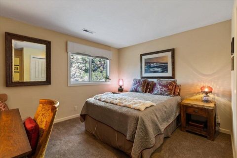 Tiny photo for 113 NW Gander Court, Bend, OR 97703 (MLS # 220219883)