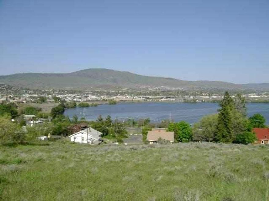 Outstanding Possible Subdivision Potential Inside City Limits And Zoned For 6000 Sq. Ft. Lots For Duplex Or Single Family. Fantastic View Of Lake Ewauna, City And Eastern Hills. Buyer To Perform Due Diligence And Verify Information. Co-listing Agent In Jacksonville Is Part Owner Of Property. Call Listing Agent, Joan Ottaway, For Plat Map.