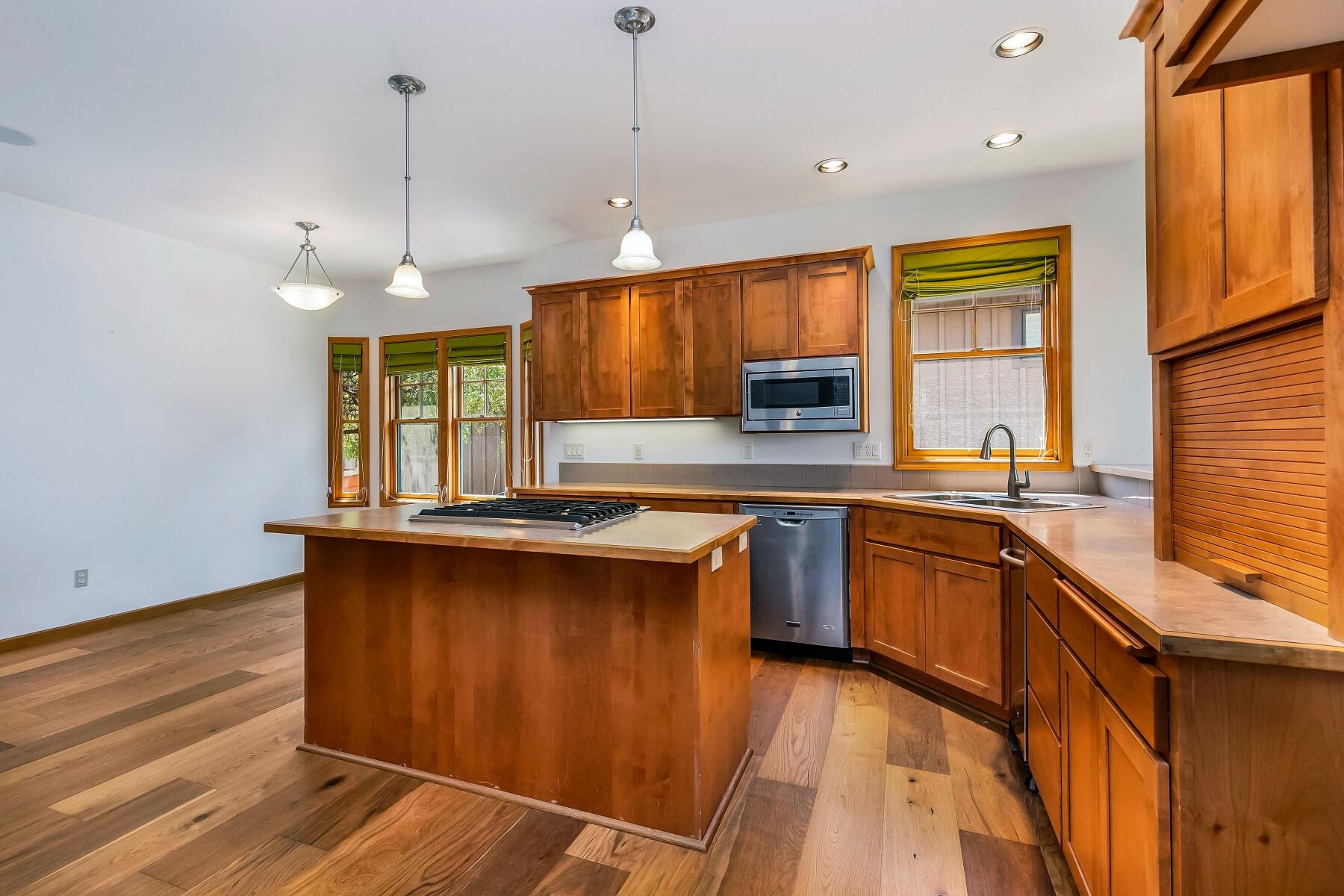 Pine Meadow Vill - Residential