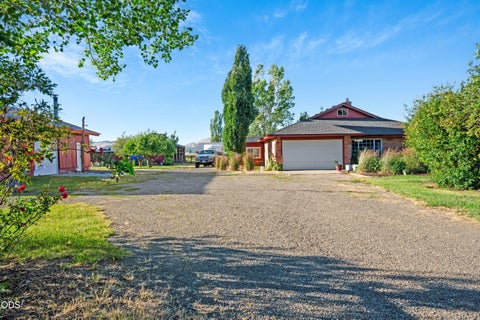 Photo of 8230 Hill Road, Klamath Falls, OR 97603 (MLS # 220224556)