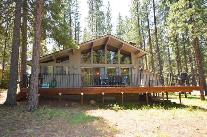 Your cabin in the woods awaits! This 25% interest share in GH 246 offers a beautiful fairway view from the deck and great room of Big Meadow Golf Course's Signature 14th hole! Recently remodeled, this home offers an updated kitchen, bathrooms, flooring and vaulted ceilings throughout the great room.
This is the only active partial interest listing in Black Butte Ranch and will go fast! Come see GH 246 today!