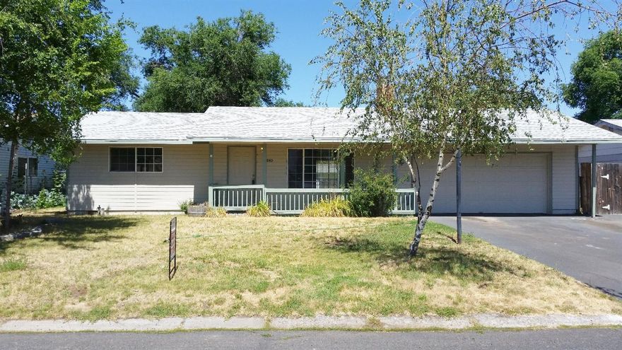 Nice 3/1 in the suburbs. Great floor plan new back half of roof. New interior paint and flooring. home has been updated and is ready to move in. Huge backyard