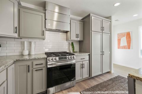 Tiny photo for 824 Quail Park Circle, Klamath Falls, OR 97601 (MLS # 220213704)