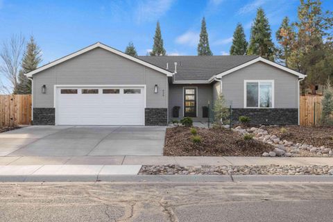 Photo of 824 Quail Park Circle, Klamath Falls, OR 97601 (MLS # 220213704)