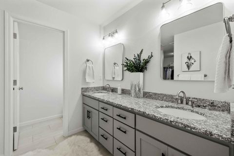 Tiny photo for 824 Quail Park Circle, Klamath Falls, OR 97601 (MLS # 220213704)