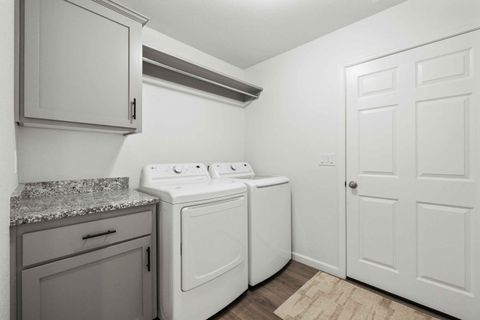 Tiny photo for 824 Quail Park Circle, Klamath Falls, OR 97601 (MLS # 220213704)