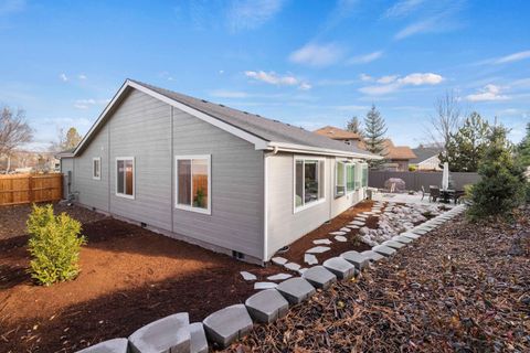 Tiny photo for 824 Quail Park Circle, Klamath Falls, OR 97601 (MLS # 220213704)